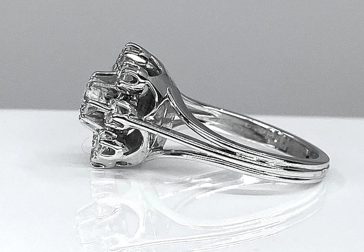 Bague 47 Bague marguerite en or blanc 18 carats et diamants 58 Facettes AB158