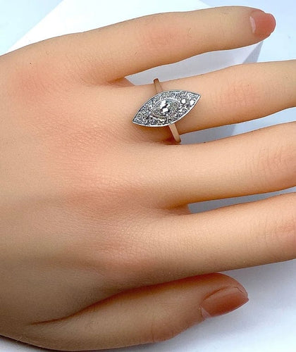 Bague 49 Bague marquise en platine et diamants vers 1900 58 Facettes AB159