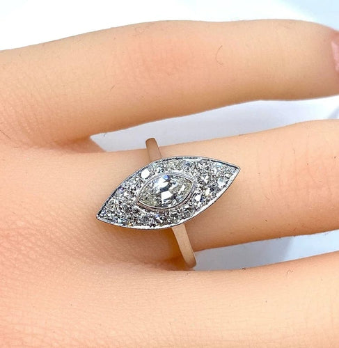 Bague 49 Bague marquise en platine et diamants vers 1900 58 Facettes AB159