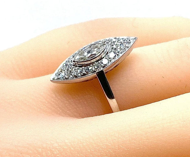 Bague 49 Bague marquise en platine et diamants vers 1900 58 Facettes AB159