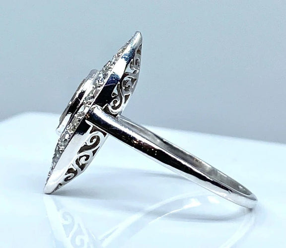 Bague 49 Bague marquise en platine et diamants vers 1900 58 Facettes AB159