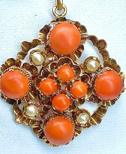 Boucles d'oreilles Parure Napoléon III - Pendentif et boucles d’oreilles en or jaune, corail et perles fines 58 Facettes AB185