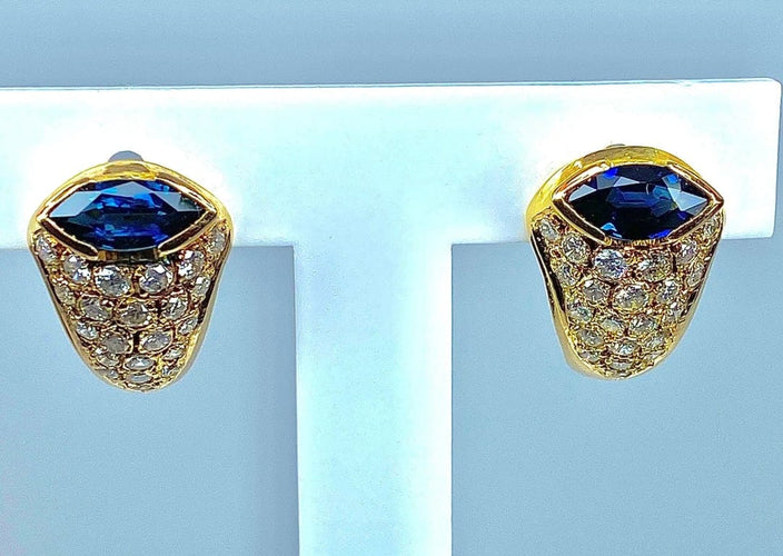 Boucles d'oreilles Boucles d’oreilles en or jaune 18 carats saphirs navette et diamants 58 Facettes AB235