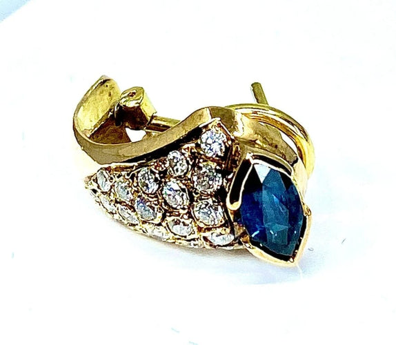 Boucles d'oreilles Boucles d’oreilles en or jaune 18 carats saphirs navette et diamants 58 Facettes AB235