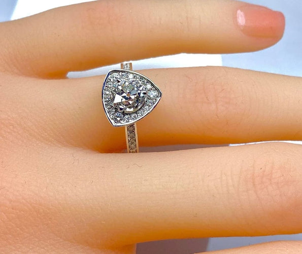Bague 51 Bague triangle en or blanc 18 carats et diamants 58 Facettes AB258