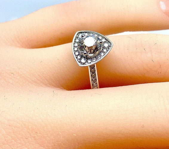 Bague 51 Bague triangle en or blanc 18 carats et diamants 58 Facettes AB258