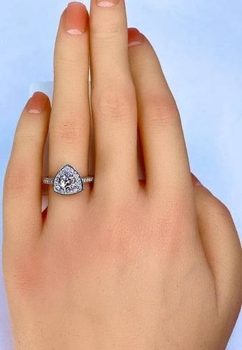 Bague 51 Bague triangle en or blanc 18 carats et diamants 58 Facettes AB258