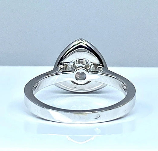 Bague 51 Bague triangle en or blanc 18 carats et diamants 58 Facettes AB258