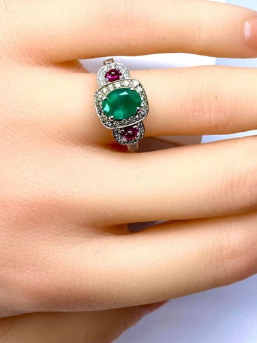 Bague 52 Bague en or blanc 18 carats avec émeraude, rubis et diamants 58 Facettes AB249