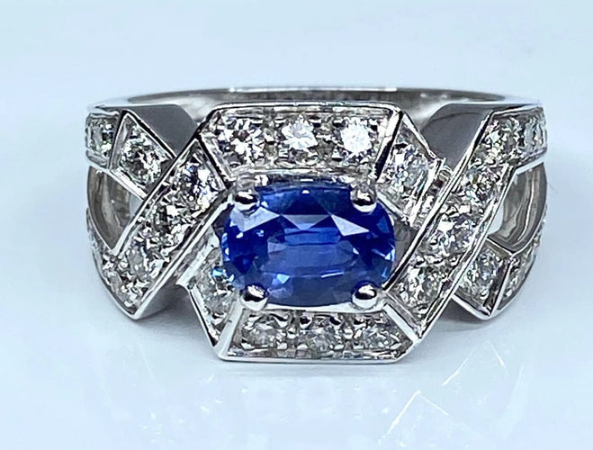 Bague 53 Bague bandeau en or blanc 18 carats, saphir de Ceylan et diamants 58 Facettes AB252