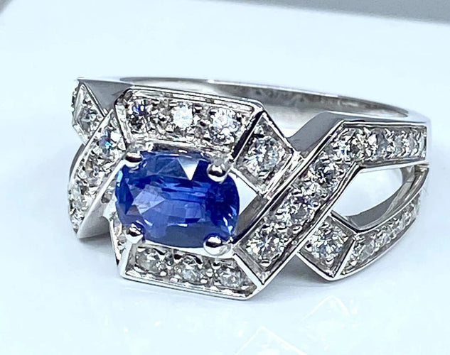 Bague 53 Bague bandeau en or blanc 18 carats, saphir de Ceylan et diamants 58 Facettes AB252