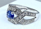 Bague 53 Bague bandeau en or blanc 18 carats, saphir de Ceylan et diamants 58 Facettes AB252