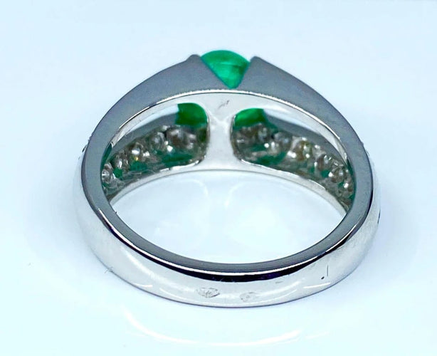 Bague 52 Bague en or blanc 18 carats avec émeraude cabochon et diamants 58 Facettes AB250