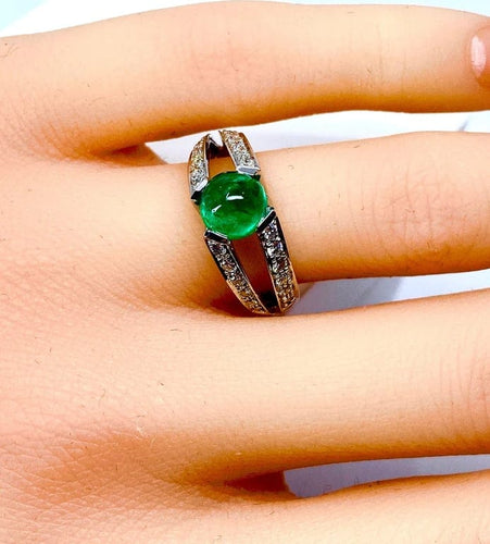 Bague 52 Bague en or blanc 18 carats avec émeraude cabochon et diamants 58 Facettes AB250