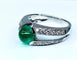Bague 52 Bague en or blanc 18 carats avec émeraude cabochon et diamants 58 Facettes AB250