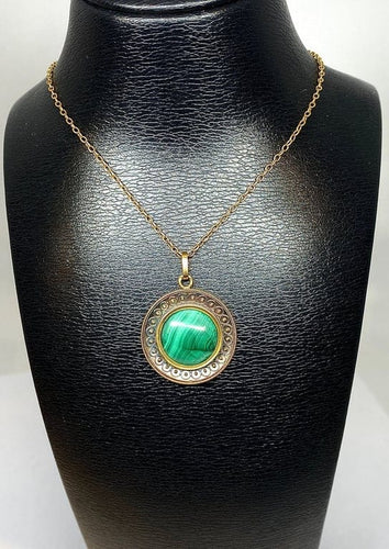 Pendentif Pendentif en or jaune 18 carats à cabochon de malachite 58 Facettes AB286