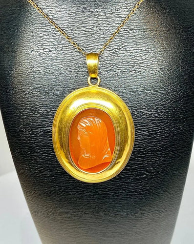 Pendentif Pendentif camée en cornaline en or jaune 18 carats 58 Facettes AB284