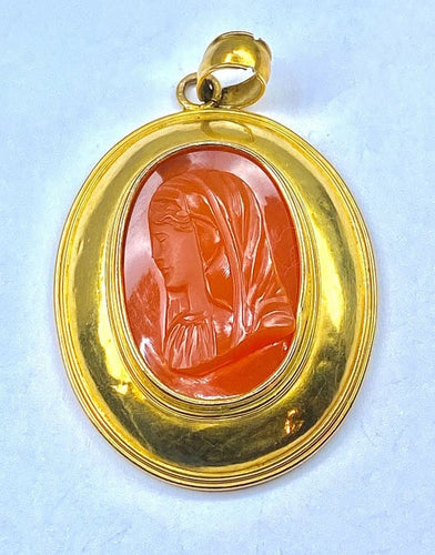 Pendentif Pendentif camée en cornaline en or jaune 18 carats 58 Facettes AB284