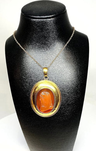 Pendentif Pendentif camée en cornaline en or jaune 18 carats 58 Facettes AB284