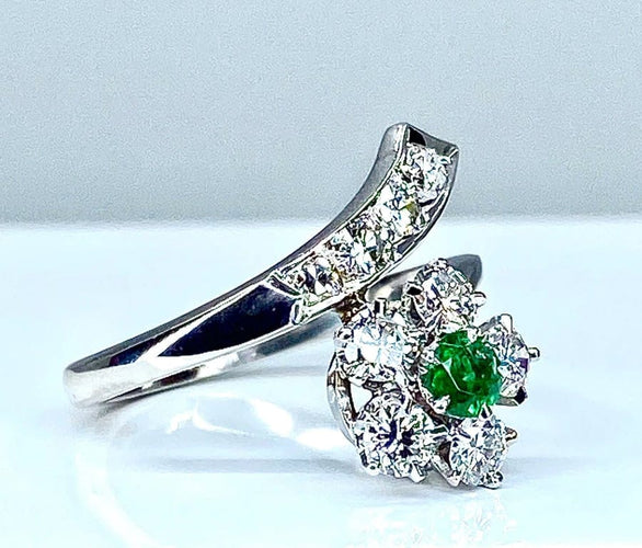 Bague 48 Bague fleur en or blanc 18 carats avec émeraude et diamants 58 Facettes AB294