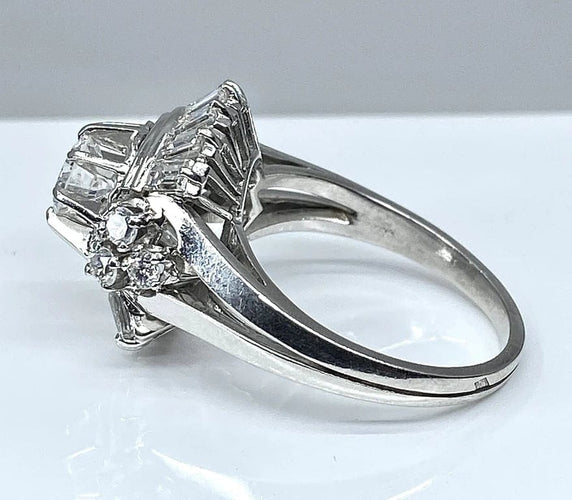 Bague 56 Bague en platine avec diamants baguette et brillants 58 Facettes AB288