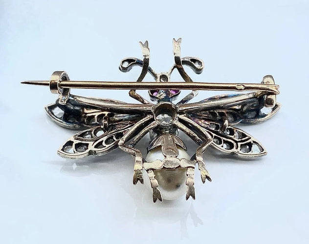 Broche Broche mouche en or 18 carats et argent, perle fine et diamants 58 Facettes AB298