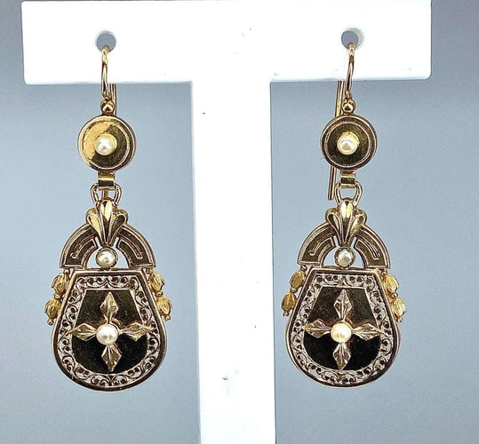Boucles d'oreilles Boucles d’oreilles pendantes en or jaune 18 carats et perles fines 58 Facettes AB300