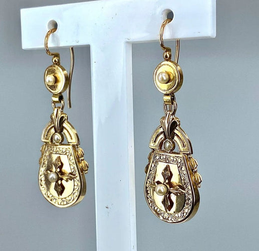 Boucles d'oreilles Boucles d’oreilles pendantes en or jaune 18 carats et perles fines 58 Facettes AB300