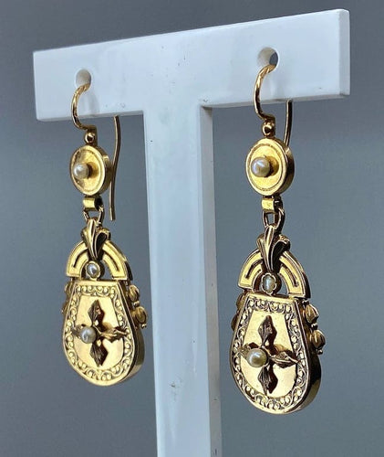 Boucles d'oreilles Boucles d’oreilles pendantes en or jaune 18 carats et perles fines 58 Facettes AB300