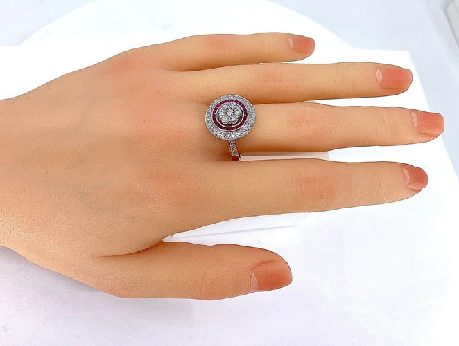 Bague 57 Bague marguerite en or blanc 18 carats, diamants et rubis 58 Facettes AB308