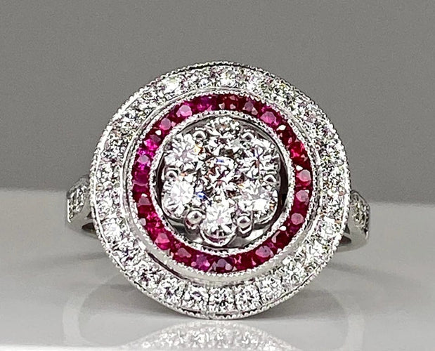 Bague 57 Bague marguerite en or blanc 18 carats, diamants et rubis 58 Facettes AB308