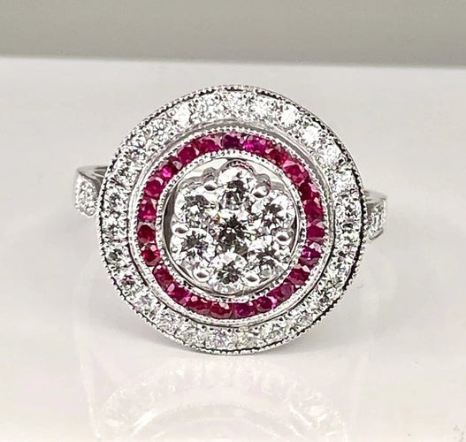 Bague 57 Bague marguerite en or blanc 18 carats, diamants et rubis 58 Facettes AB308