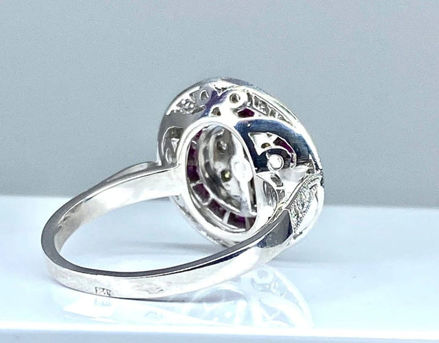 Bague 57 Bague marguerite en or blanc 18 carats, diamants et rubis 58 Facettes AB308