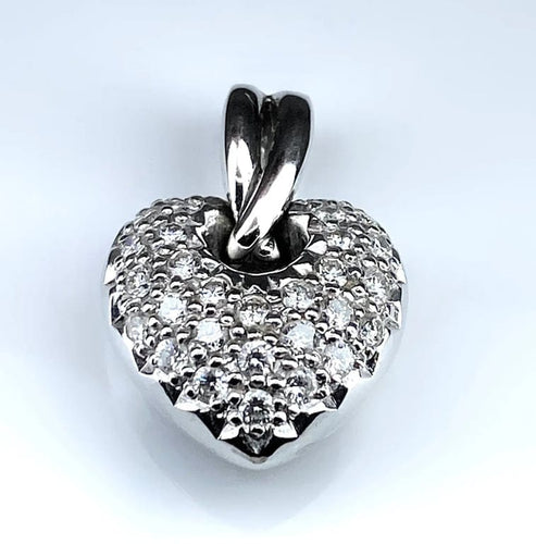 Pendentif Pendentif cœur en or blanc 18 carats serti de 29 diamants 58 Facettes AB311