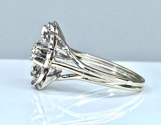 Bague 51 Bague marguerite en or blanc 18 carats et diamants 58 Facettes AB322