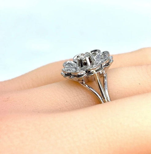 Bague 51 Bague marguerite en or blanc 18 carats et diamants 58 Facettes AB322
