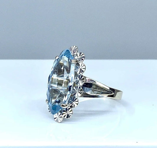 Bague 52 Bague marquise en or blanc 18 carats et aigue-marine 58 Facettes AB319