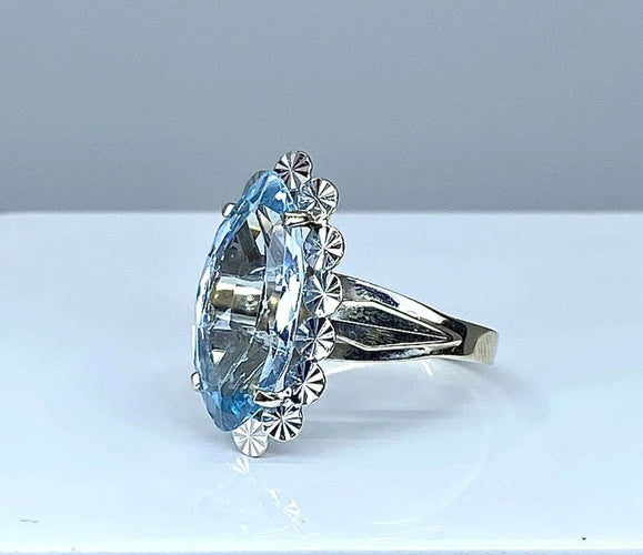 Bague 52 Bague marquise en or blanc 18 carats et aigue-marine 58 Facettes AB319