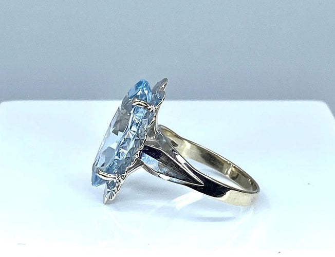 Bague 52 Bague marquise en or blanc 18 carats et aigue-marine 58 Facettes AB319