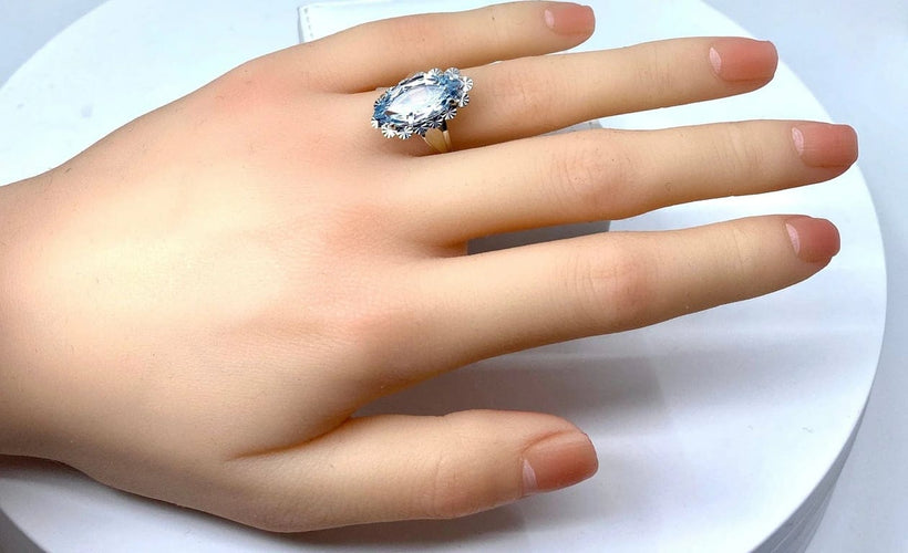 Bague 52 Bague marquise en or blanc 18 carats et aigue-marine 58 Facettes AB319