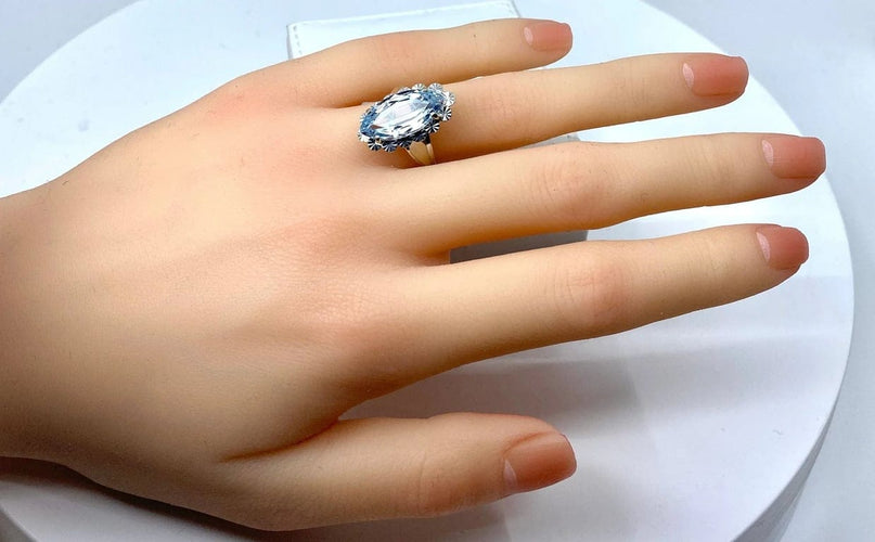 Bague 52 Bague marquise en or blanc 18 carats et aigue-marine 58 Facettes AB319
