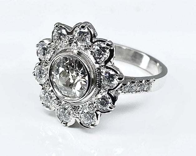 Bague 51 Bague marguerite en or blanc 18 carats et diamants 58 Facettes AB332