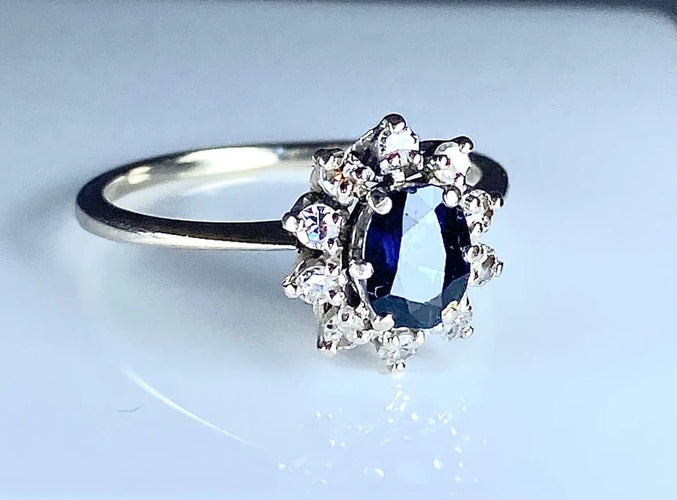 Bague 55 Bague marguerite en or blanc 18 carats avec saphir et diamants 58 Facettes AB336