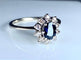 Bague 55 Bague marguerite en or blanc 18 carats avec saphir et diamants 58 Facettes AB336