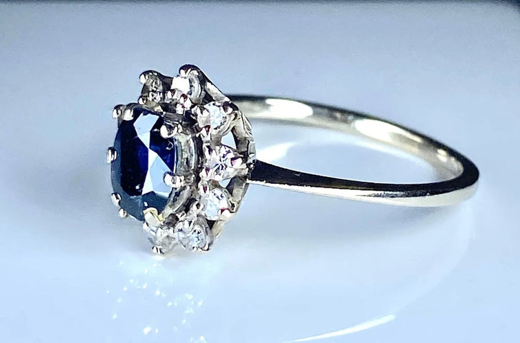 Bague 55 Bague marguerite en or blanc 18 carats avec saphir et diamants 58 Facettes AB336