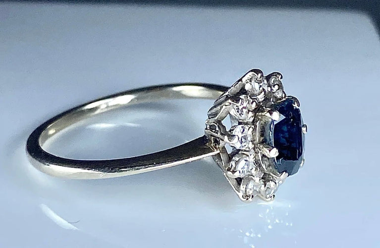 Bague 55 Bague marguerite en or blanc 18 carats avec saphir et diamants 58 Facettes AB336