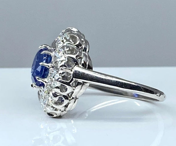Bague 57 Bague marguerite en or blanc 18 carats et platine, saphir et diamants 58 Facettes AB347