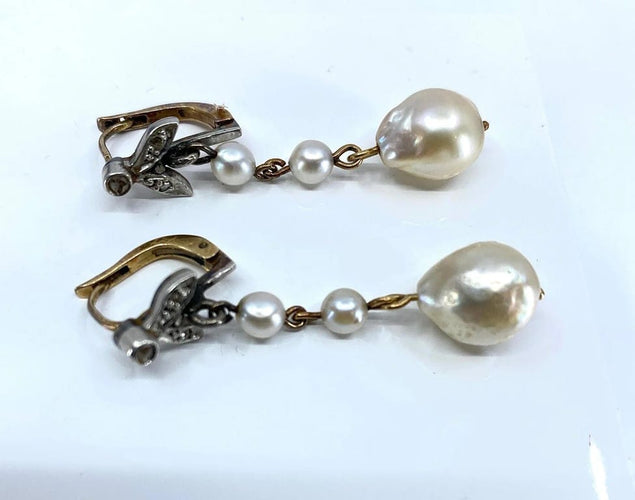 Boucles d'oreilles Boucles d’oreilles en or 18 carats, perles et diamants vers 1900 58 Facettes AB358