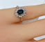 Bague 46 Bague marguerite en or blanc 18 carats au saphir et diamants 58 Facettes AB361