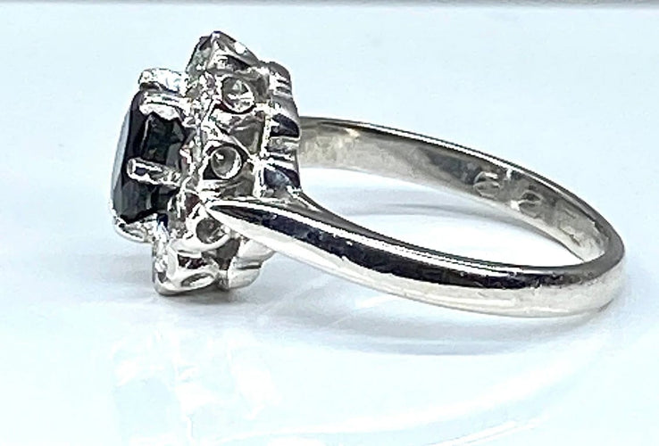 Bague 46 Bague marguerite en or blanc 18 carats au saphir et diamants 58 Facettes AB361